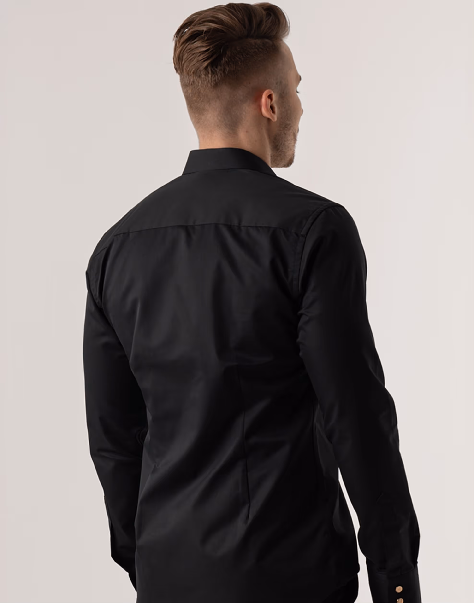 Zdjęcie modela w koszuli